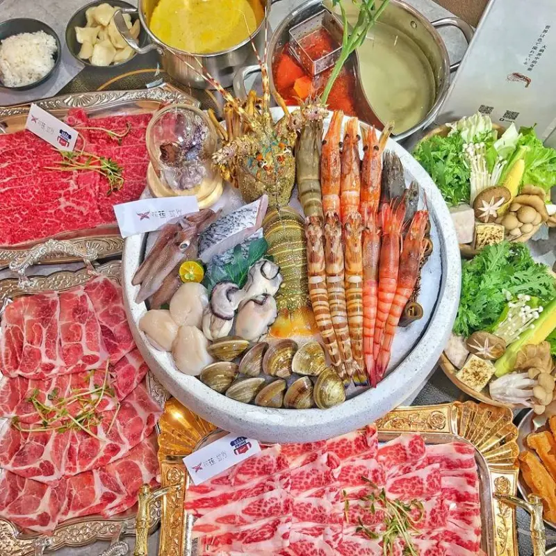 台南浮誇美火鍋 IG熱門打卡網美店【花花世界鍋物】WHATSWORLDresort-火鍋界中的唯一奇葩 海陸套餐保證震撼你的視覺享受 | 小白只饗ㄔ美食