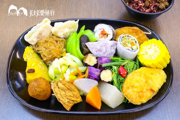 【礁溪蔬食】結善緣素食坊｜高CP值吃到飽！嚴選蔬食必吃炸地瓜和麻辣臭豆腐        
      
