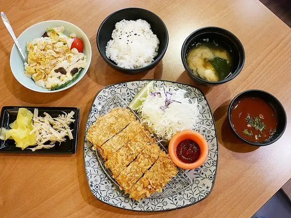 卡滋日式炸豬排專賣店-台北松山區炸豬排推薦  厚實、酥脆不油膩的超好吃豬排底加啦!