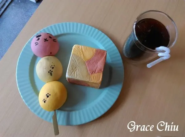 喜荒、愛、不仍～台北老屋裡的可愛烘焙坊，多款造型麵包及使用天然植物染色麵包把烘焙產品變繽紛了．