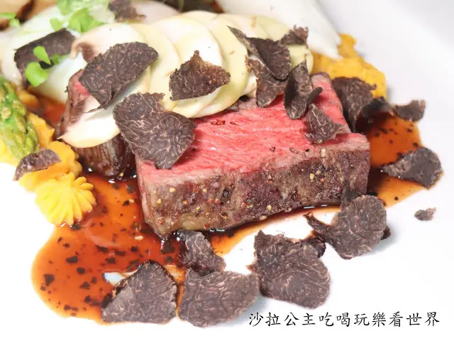 豪邁現刨法國松露『池畔餐廳-光廊Light Café』美麗信花園酒店/珍味極品.松露饗宴