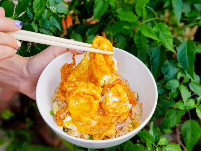 高雄美食||爆漿蛋炒飯-半熟炸蛋加上熱騰騰的炒飯，先來碗再說||鼓山區、銅板美食