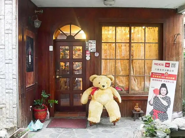 (新竹餐廳) W.Bistro咖啡調酒甜點餐廳,聚會首選好地方充滿少女心的娃娃牆必來朝聖一波～