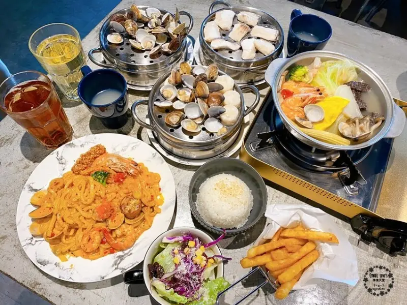 8德司創意餐館，台中中友一中街平價義式，獨家Q麵/雞湯無限飲/蒸煮鍋海味十足 - Cyndi loves享食天堂