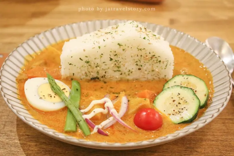 旧宅在 有貓咪陪伴品嘗濃郁好吃的奶油咖哩飯!