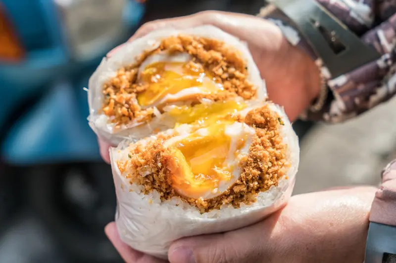 台北必吃炸彈飯糰｜弘記豆漿｜蘆洲美食｜手工蛋餅、蛋餅控、雙色起司蛋餅｜台北必吃早餐、排隊美食、ig打卡熱門