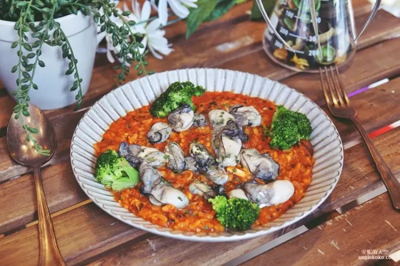 [台北聚餐餐廳推薦] 蘑菇森林義式餐廳 數十種義式料理 夢幻的森林空間 鄰近台北車站 - 安妮的天空