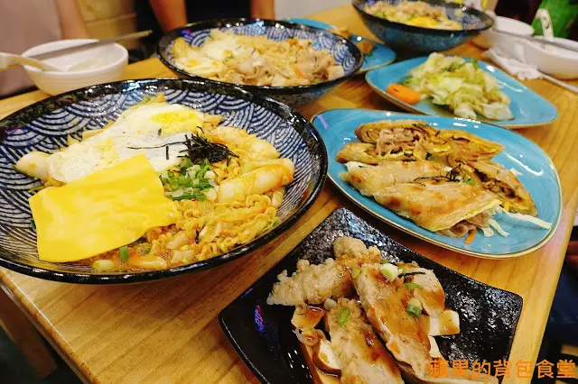 [食記] 新竹東區-謝牡丹炒泡麵 台日韓三國炒泡麵大混戰 起司捲餅 花生醬捲餅 丼飯 小菜相伴 吃著泡麵不孤單 東門市場 新竹美食