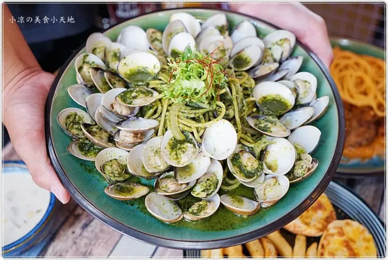 逢甲瑰覓 Gui_Mi║隱藏在公寓二樓？超浮誇視覺系人氣義大利麵，IG熱門網美裝潢，免費加麵加飯，還有紅茶無限暢飲！！