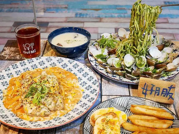 瑰覓Gui Mi - 台中逢甲浮誇系義大利麵，蛤蜊滿滿多到數不完、超厚實兩大塊雞嫩煎雞胸，飯麵免費加吃到爽