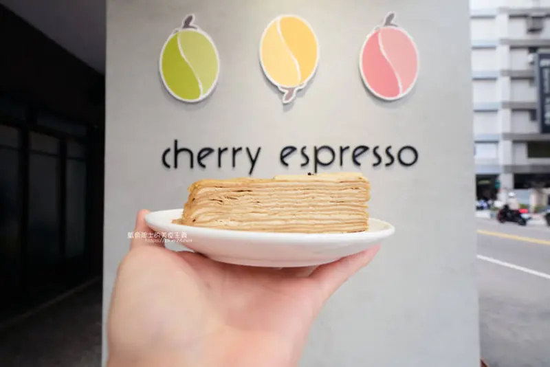 台中西區│櫻桃計畫精誠店-櫻桃計畫二店，精明商圈主打外帶咖啡館 - 藍色起士的美食主義