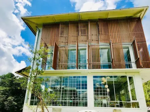 【蠻荒咖啡Desolate Coffee】日月潭最美的咖啡館/挑高二層樓清水模建築夢幻玻璃屋/二樓畫廊免費欣賞