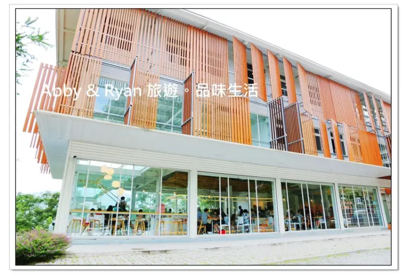 【南投魚池景觀餐廳】蠻荒咖啡~夢幻落地窗。純白建築好吸睛！