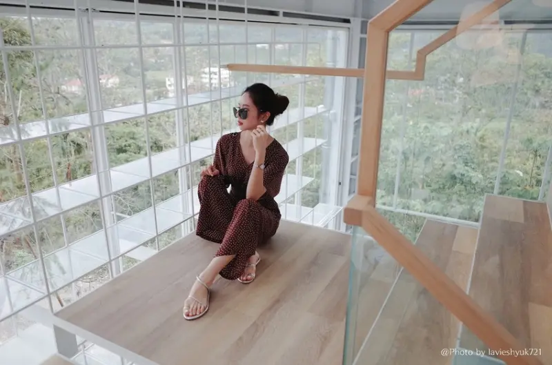 ｜關於美食（南投魚池 x 蠻荒咖啡 Desolate Coffee）｜禾乃氏口袋食堂分享日誌－日月潭落地窗清新玻璃屋，靜賞山嵐景緻的放空時光。