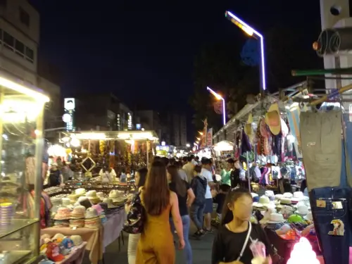 中壢觀光夜市-攤位多˙美食多˙遊樂區多˙排隊人潮也多