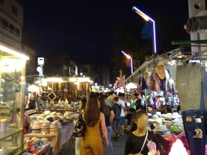 中壢觀光夜市-攤位多˙美食多˙遊樂區多˙排隊人潮也多