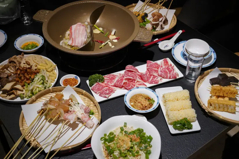 【東區美食】川串兒四川麻辣串串鍋｜四川｜東區火鍋｜麻辣鍋｜