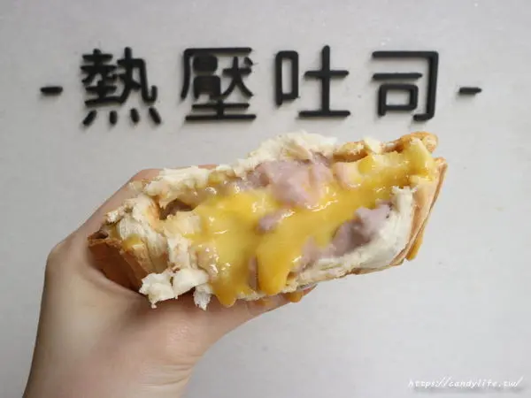 台中美食│茶湯會〃新口味超爆漿＂金沙芋泥熱壓吐司＂一開賣下午就賣完！全台只有四家有，其中兩間在台中～        
      