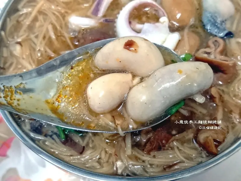 新竹竹北美食 ❤ 小飛俠手工麵線糊總舖 ❤ 麵線也有海陸版!! 豪華版大腸蚵仔麵線還可以吃到雞佛跟腿庫 #新竹人氣排隊美食 #國民美食小吃 #小飛俠麵線菜單