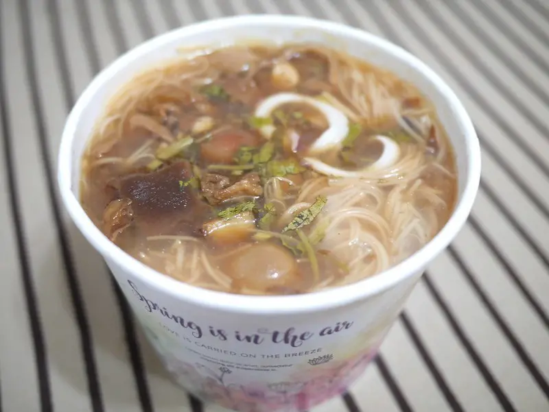 【新竹．竹北美食】小飛俠手工麵線糊總舖，獨家雞佛、鳥蛋、腿庫麵線好吃！生日壽星當天來店免費送100元以下的餐點。(竹北火車站、竹北小吃推薦)