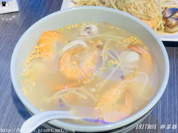 【彰化市】拼鮮海產泡飯。是泡飯不是粥。一碗有六種海鮮在裡頭