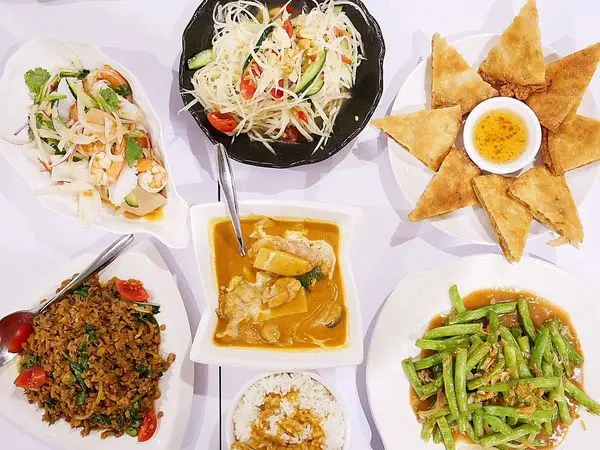 泰星動泰式料理-台中中區泰式料理  大份量又不貴的泰國菜  提供包廂制更適合大團體聚會