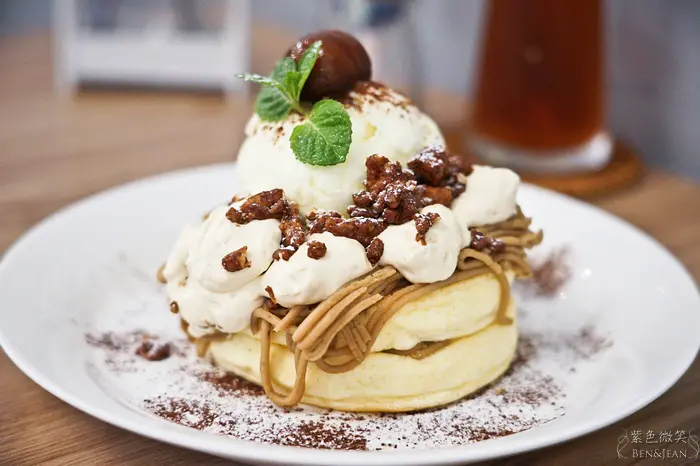 【JuJu Land Cafe篤行二村】日式厚燒鬆餅~小巧日式簡約風格的設計咖啡館，餐點外觀口味都非常有日本甜點的水準│ 宜蘭市早午餐下午茶推薦