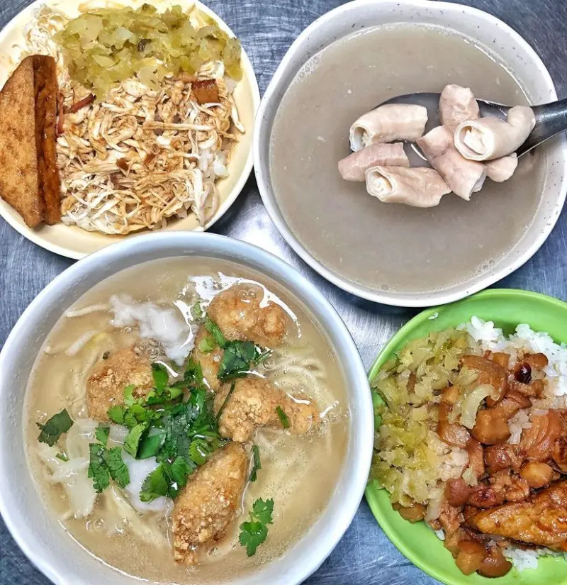 台南美食【阿秋浮水土魠魚羹】大灣人氣小吃 飄香30年的古早好滋味 來大灣必吃名單 ! | 小白只饗ㄔ美食