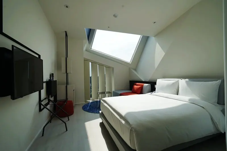 【台灣，台中住宿推薦】台中大毅老爺行旅The Place Taichung ～生活中的藝術旅店，星光客房還能直接躺在房間內觀星，看月亮，聽雨聲。
