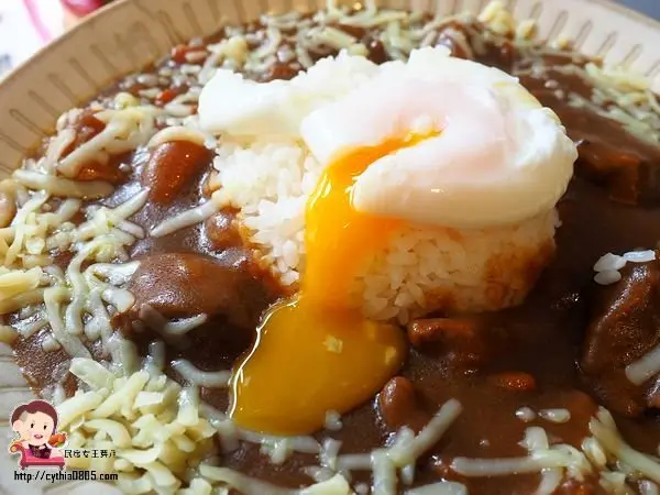 這家一定要排隊，只有八個位子，開店不到一小時就秒殺完畢，老板你真的要做生意嗎?