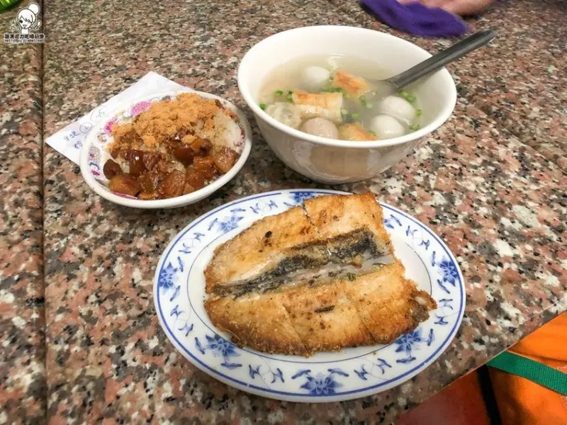 台南巷弄隱藏版的無招牌台南米糕，想吃等半小時以上 x 台南文學館對面巷子 - 跟著尼力吃喝玩樂＆親子生活