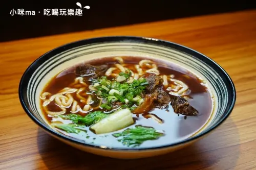 東區最強- L牛肉麵 ▏牛肉厚實滷到軟嫩、湯頭濃郁 一吃上癮。東區SOGO百貨旁 台北牛肉麵推薦。捷運忠孝復興站