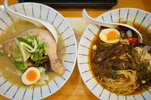 台中牛肉麵推薦~新開幕 新撰組拉麵逢甲所 地表最強牛肉麵席捲台中 豐厚濃郁的湯頭顛覆你對牛肉麵的想像 中了化骨綿掌的鄉村雞腿拉麵晚了就吃不到了