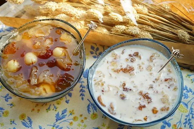 台中港式甜湯推薦~尚品港式甜湯的桃膠不奶和桃膠燉奶 桃膠給的又大又多 那種脆中帶Q的口感真的好讓人愛不釋口