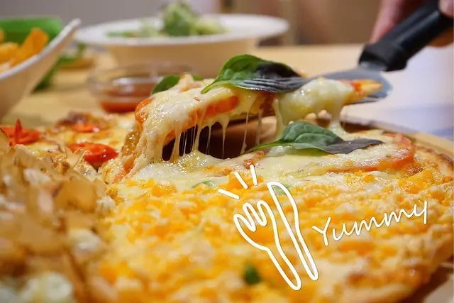 台中披薩吃到飽推薦~喬e歐爸爸 生日當天壽星來店內用餐就享有五折的優惠，花少少的錢就可以享受炸雞、披薩、義大利麵、燉飯、飲料吧吃到飽，太划算了