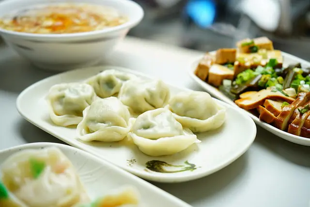 台中水餃推薦～南京水餃專賣店 八種口味的水餃天天吃也不膩 最愛玉米水餃、薺菜水餃和三鮮蝦仁水餃 招牌鍋貼酥脆會噴汁也不能錯過