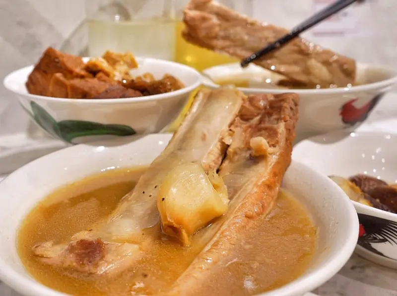 終於吃到了，新加坡60年名氣店家，老滋味台灣就吃的到了 ● 黃亞細肉骨茶 | 台北中山美食