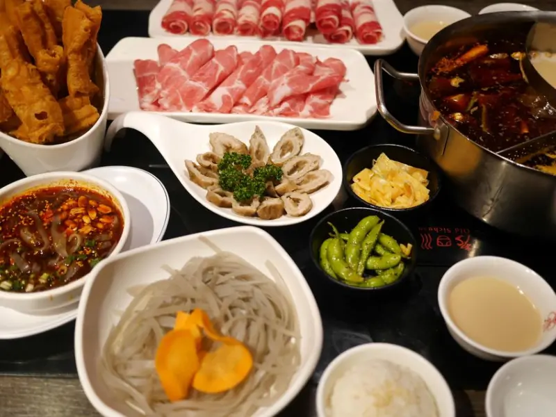 【新竹．竹北美食】老四川巴蜀麻辣燙，麻辣鴛鴦鍋依舊還是美味。單點也能吃飽飽，飯後招待冰淇淋一份。(竹北餐廳．麻辣火鍋推薦)