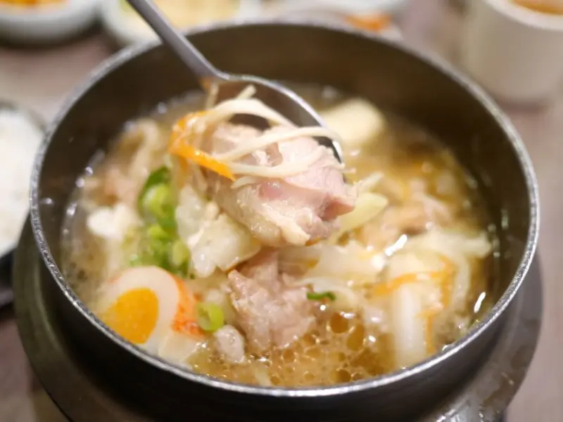 【竹北美食】韓食館韓式料理，內用40種韓式小吃任您吃到飽。(韓式部隊火鍋.銅盤烤肉.鐵盤烤肉.石鍋拌飯.辣炒年糕.泡菜海鮮煎餅.泡菜鍋.海鮮豆腐鍋)