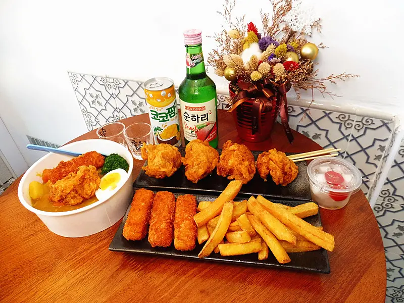 「景美韓式美食/炸雞餐酒」【滿滿 炸雞 咖哩 燒酒】小巧精緻，外帶方便，原味炸雞多汁美味！