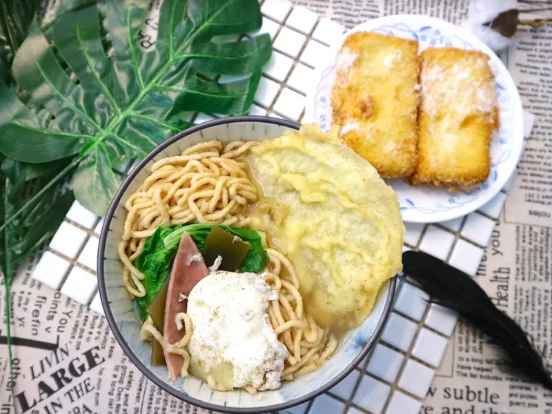 新迦拿鍋燒專賣店：台南古早味50年老店，大推鍋燒麵、炸麵包/懷舊古早滋味，銅板價格又美味｜台南中西區美食.近永福國小.林百貨.台南美術館2館 - 進食的巨鼠