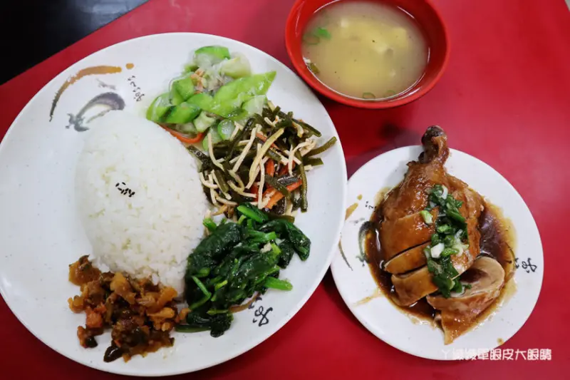 新竹燒臘飯推薦福廣燒臘店 - ㄚ綾綾單眼皮大眼睛