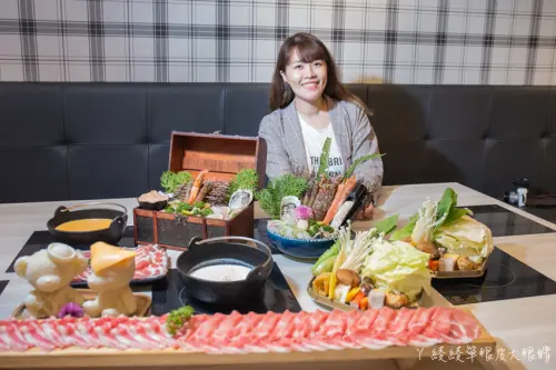 新竹火鍋摸高比賽，完成指定動作每兩公分送一片肉！超浮誇海鮮寶藏盒兩百元有找 - ㄚ綾綾單眼皮大眼睛