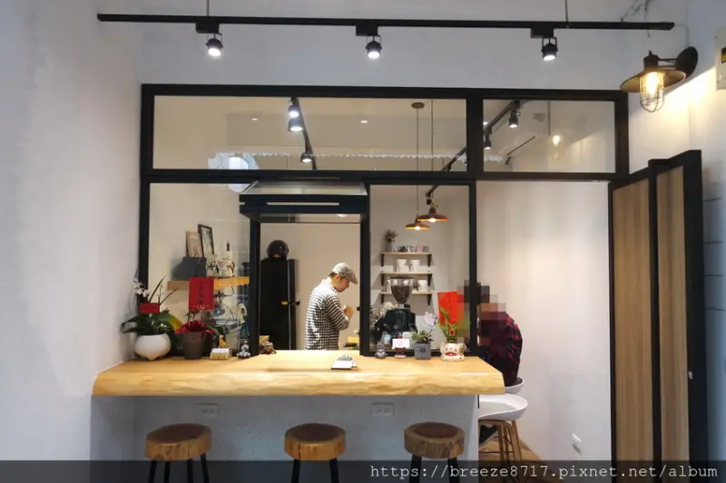 慵懶的貓咖啡 Lazy Coffee｜隱藏巷弄裡的咖啡香【台中市】