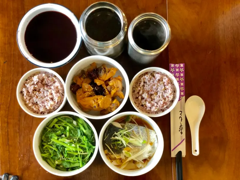 桃園中壢｜京膳月子餐．媽咪們養身的好夥伴．大紅氣派的宮廷饗宴．餐餐瓷碗熱送安心遠離塑化．每一口都是營養滿分的養生膳食．小資媽咪高CP值的選擇｜桃園中壢月子餐推薦