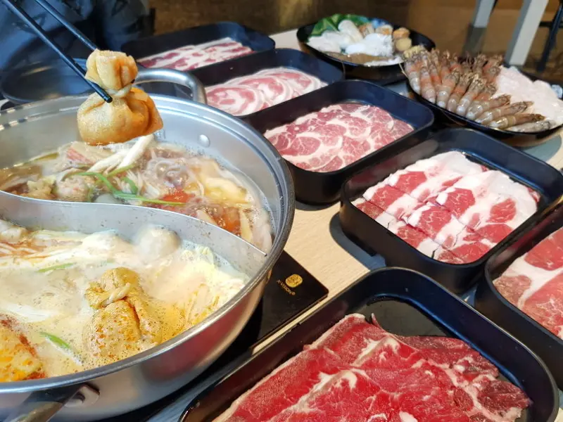 《高雄美食》肉肉屋❤火鍋吃到飽！自取食材超過50種~啤酒也是吃到飽！！