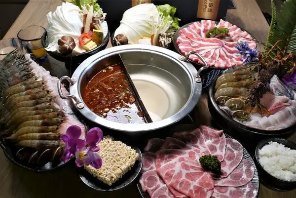 三重蘆洲火鍋推薦-鼎鮮老饕鍋 蘆洲旗艦店.新鮮食材.精緻鍋物.蘆洲麻辣鍋推薦.蘆洲海鮮火鍋.附設VIP包廂.近徐匯中學捷運站