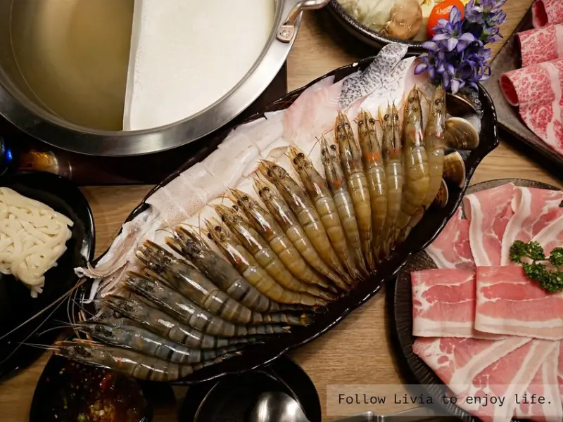 【蘆洲火鍋推薦】新北三重區 捷運徐匯中學站 鼎鮮老饕鍋蘆洲旗艦店│母親節餐廳推薦│2019新開幕│新鮮食材 ❤跟著Livia享受人生❤