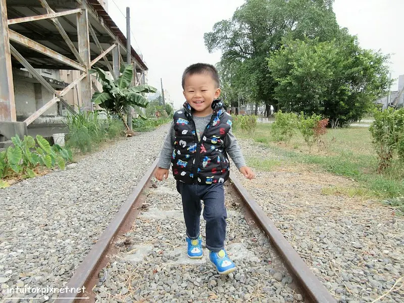 [台南]製糖軌道新面貌，新營鐵道地景公園/台南新營親子景點/台南看火車騎單車