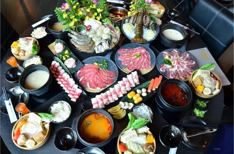 | 台南美食 | 六人御皇套餐超澎湃還有活體波士頓龍蝦超新鮮/貳鍋三新精緻鍋物